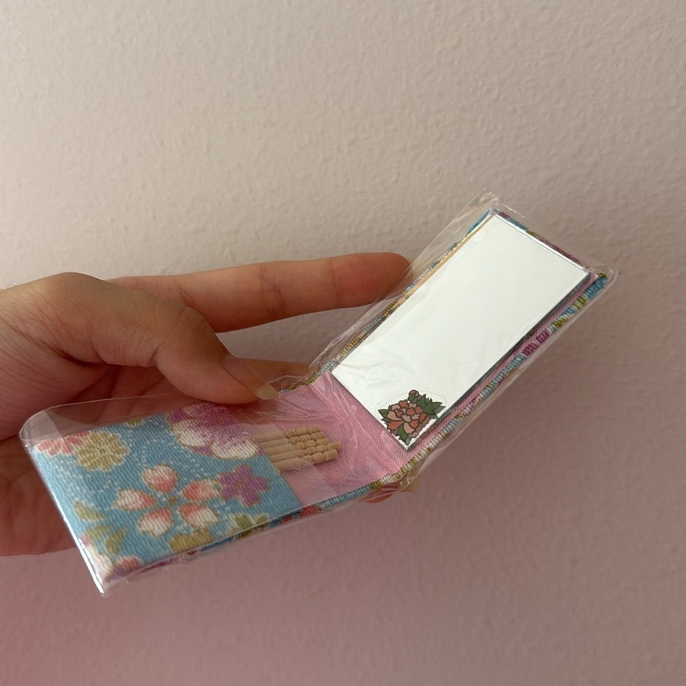 Mini Mirror - Picture 4 of 4